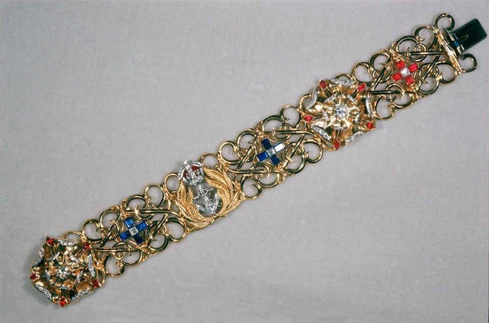 دستبند جواهر، هدیه پنجمین سالگرد ازدواج شاهزاده فیلیپ و ملکه انگلستان