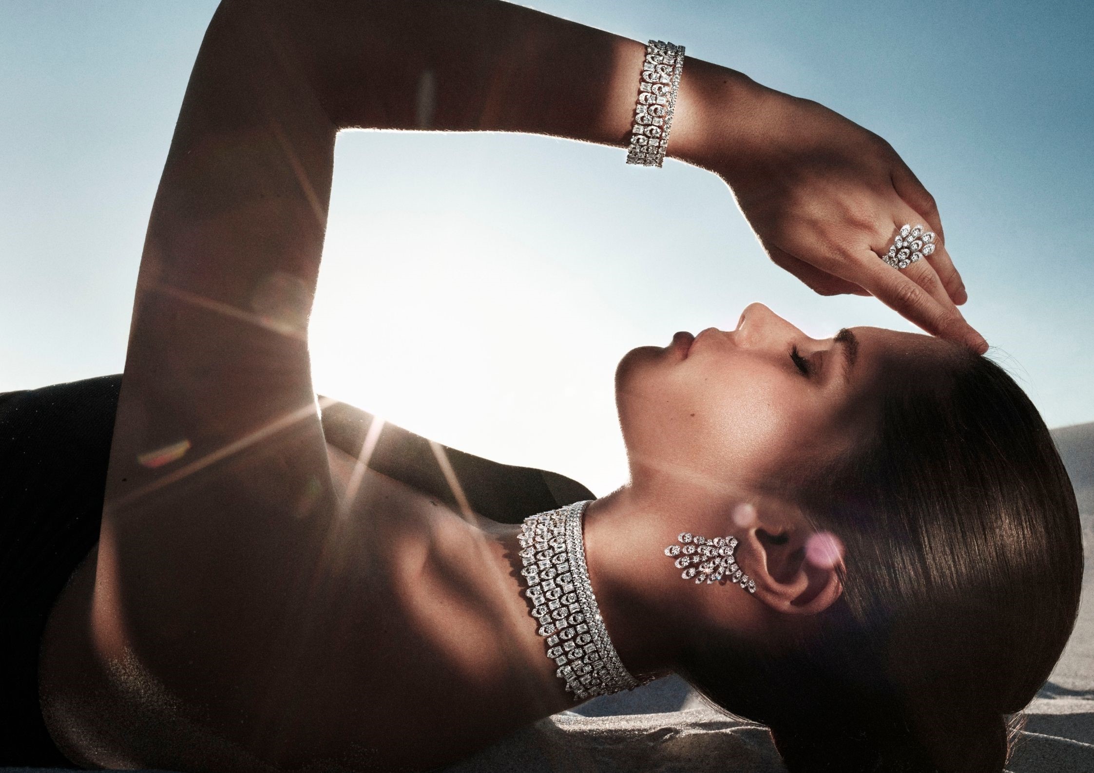 چرا خانم ها به پوشیدن ست جواهرات علاقه دارند؟
