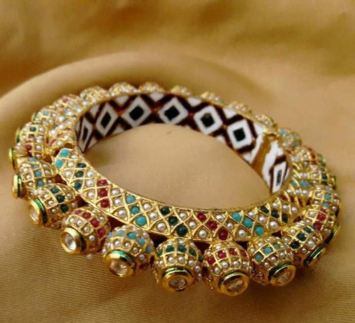 دستبند جادائو (Jadau)در طلا و جواهرسازی هند