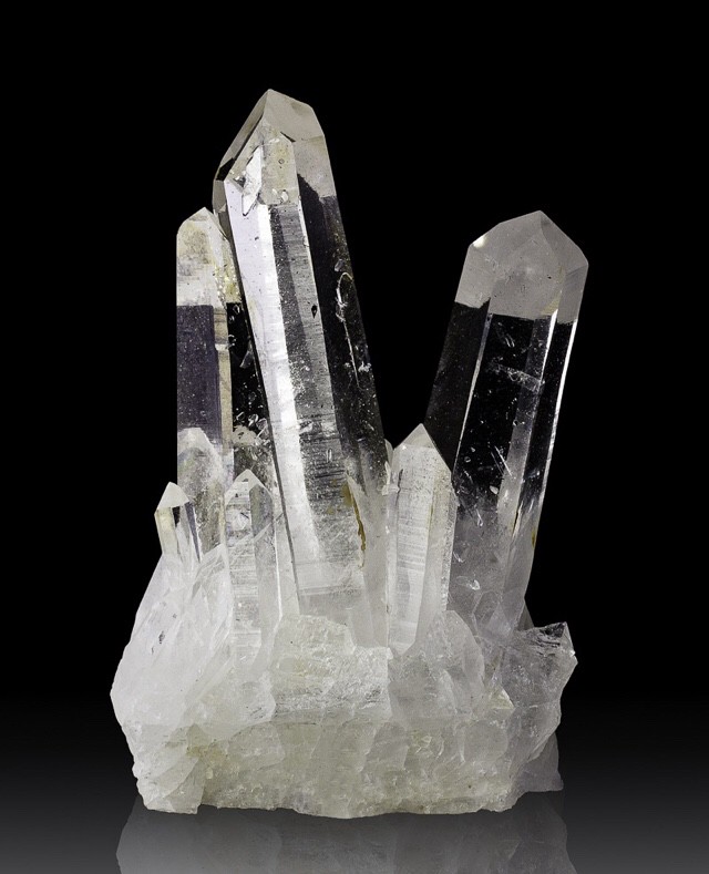 کوآرتز بی رنگ (Rock crystal)