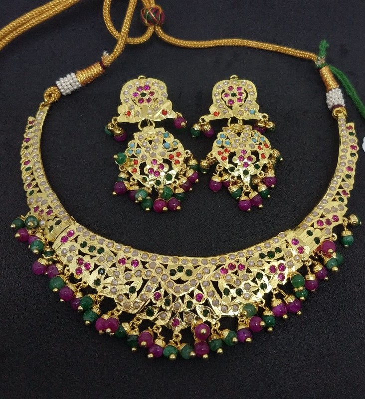گردنبند و گوشواره جادائو (Jadau)در طلا و جواهرسازی هند