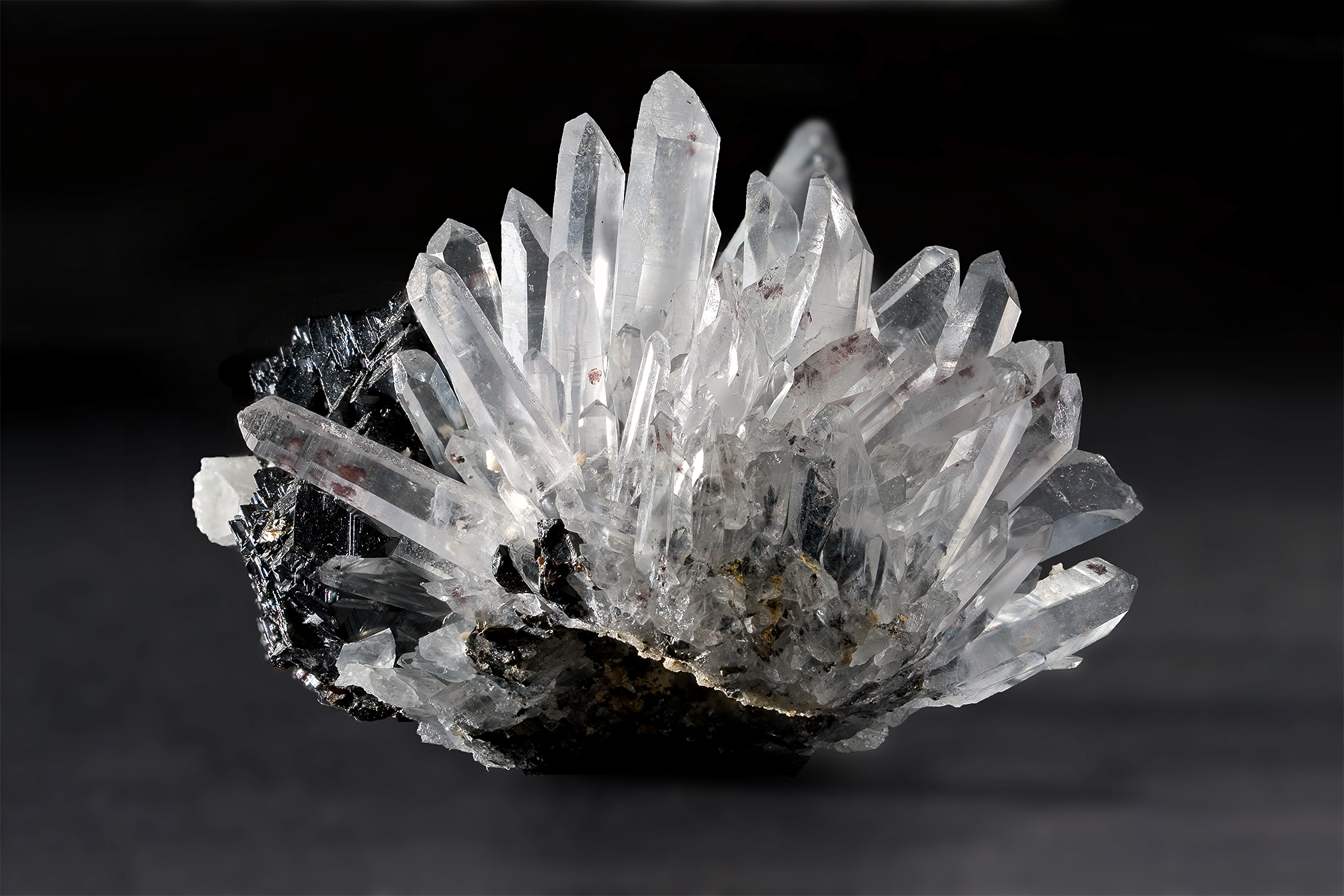 کوآرتز بی رنگ (Rock crystal)