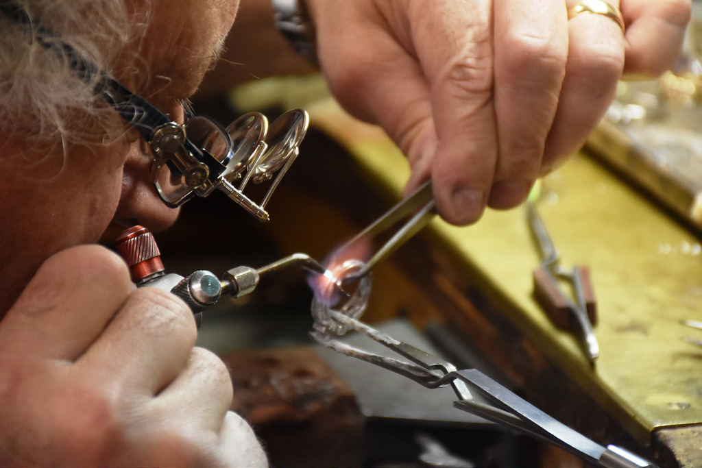 ساخت حلقه جواهر دست ساز 