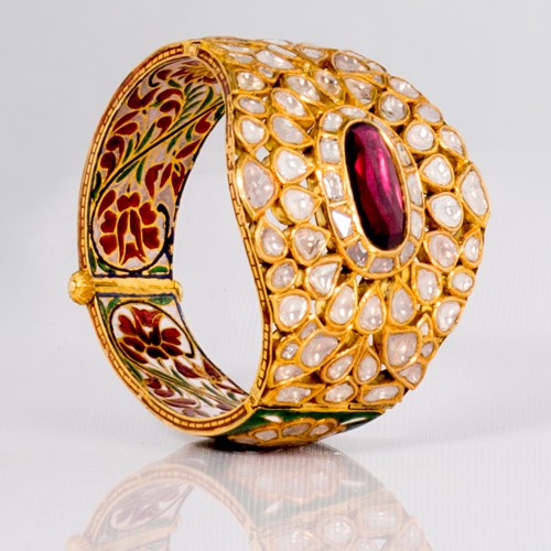 دستبند جادائو (Jadau)در طلا و جواهرسازی هند