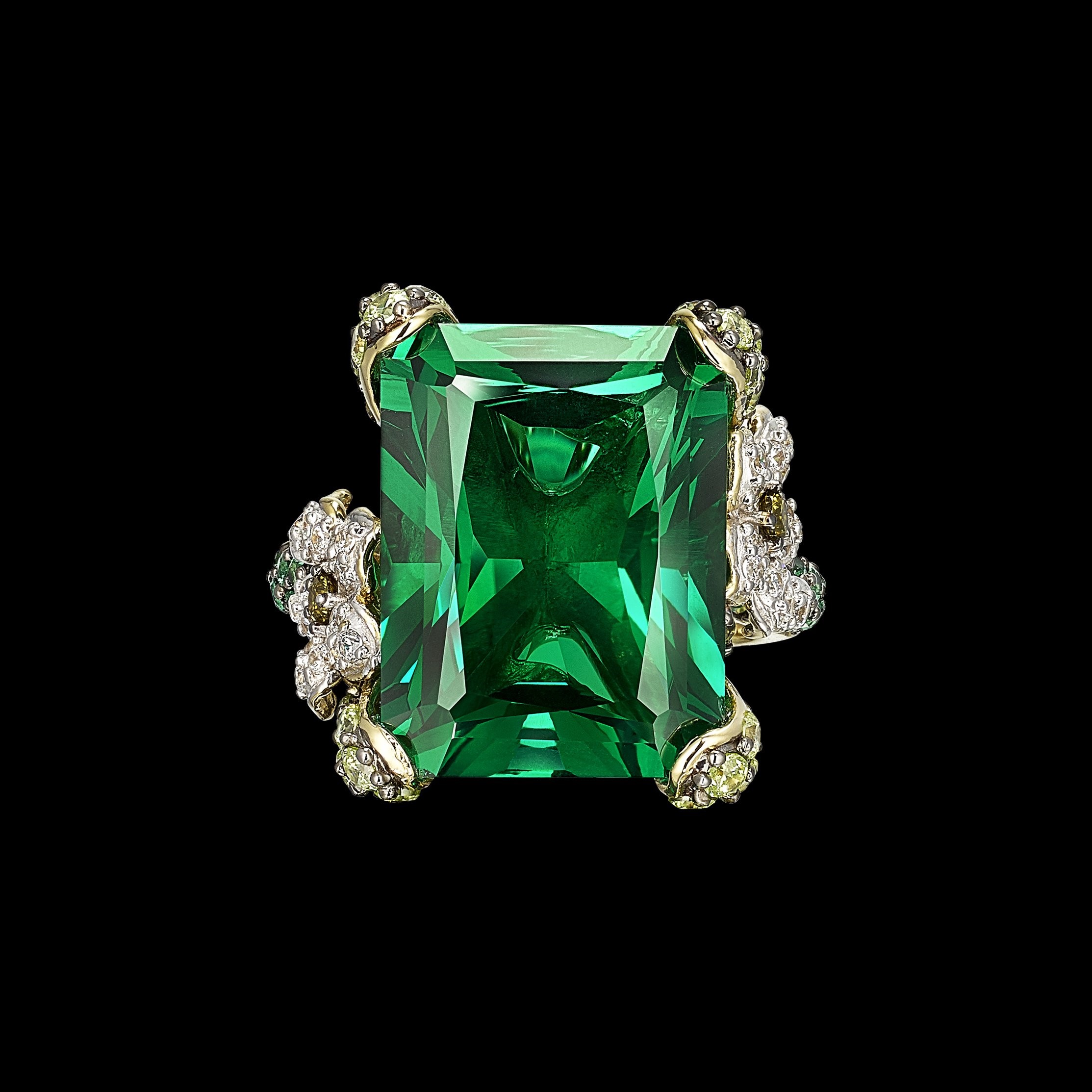 سنگ زمرد (Emerald) یکی از سنگ های چاکرای قلب